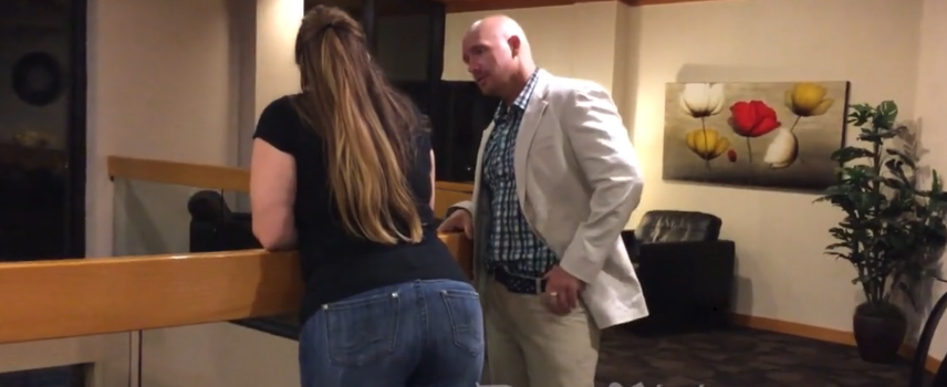 נער ליווי הזמנה בבית מלון